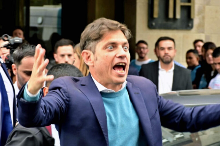 Axel Kicillof se negó a hacer el ajuste y está dispuesto a quebrar la provincia