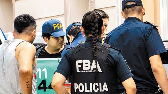 Las increíbles andanzas de un policía de la PFA en la ciudad de las estafas piramidales