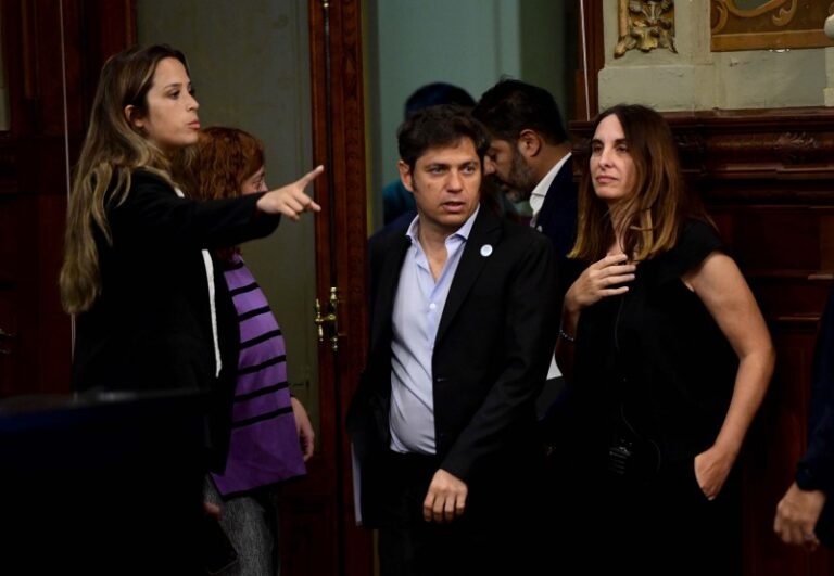 Kicillof anunció que la Provincia quiere quedarse con el control de Aerolíneas