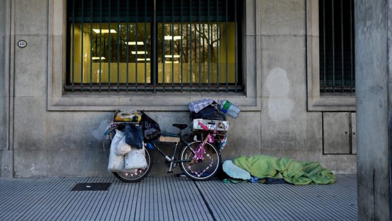 La pobreza cayó en el tercer trimestre del año hasta 38,9%, según un informe del Gobierno