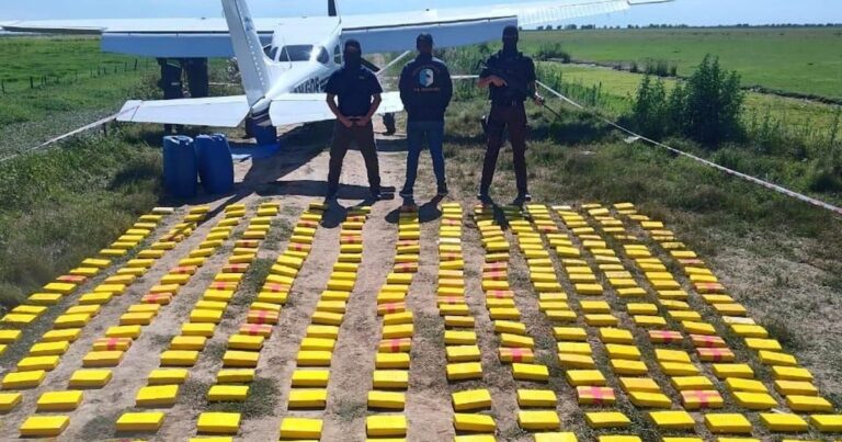 Decomisaron una aeronave que transportaba 350 kilos de cocaína en Entre Ríos