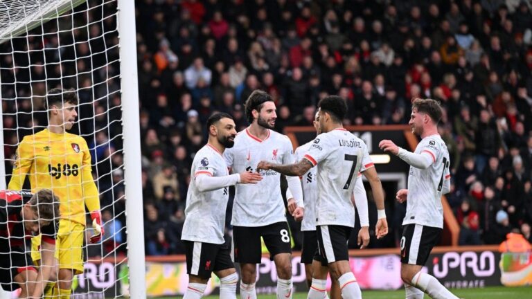 Liverpool ganó otra vez y sostiene la ventaja en la cima de la Premier League