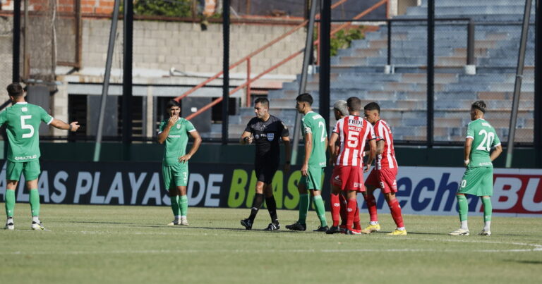 Apareció el audio VAR del escandaloso gol de Barracas vs. Banfield