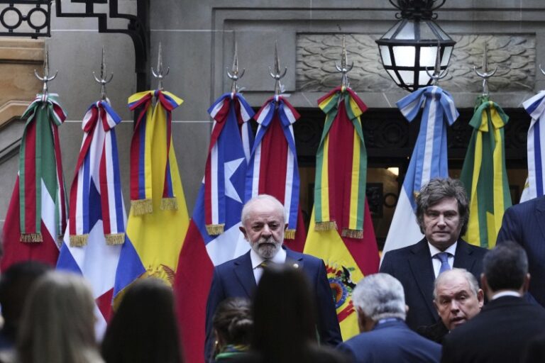 El New York Times dice que Milei pone en peligro la libertad de prensa