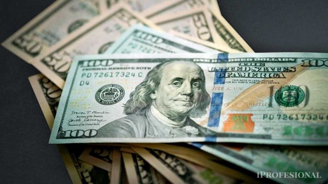 Transferencia de dólares del exterior: qué banco redujo a la mitad el cobro de comisiones