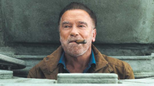 El retorno feliz y cargado de acción de Arnold Schwarzenegger
