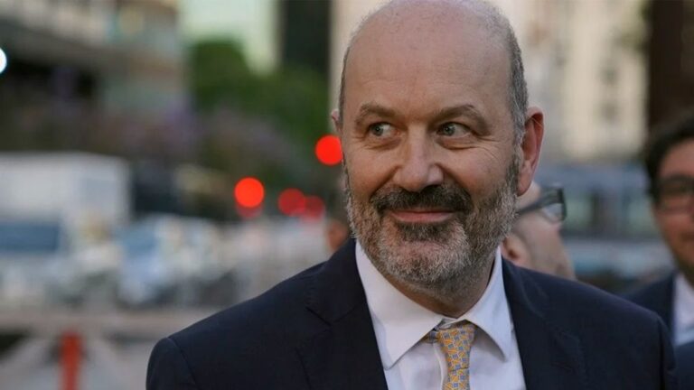 Federico Sturzenegger anunció que se podrá ingresar al país con electrodomésticos de línea blanca