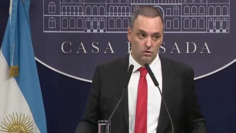 SADAIC exigió a Manuel Adorni que se retracte de su «calumnia grave, falsa e infundada»