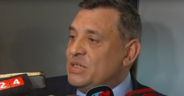 Maximiliano Bondarenko lloró al defender a los policías echados por Axel Kicillof en la Provincia: «Los humilló»