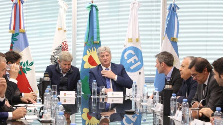 El Gobierno aumentó 6% los envíos por coparticipación en el primer semestre, pero aún está en deuda con provincias