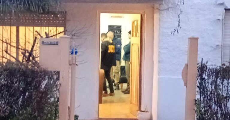 «Dejate de joder con la VTV y las fotomultas: vandalizaron un local de la Coalición Cívica y dejaron una amenaza para uno de sus dirigentes