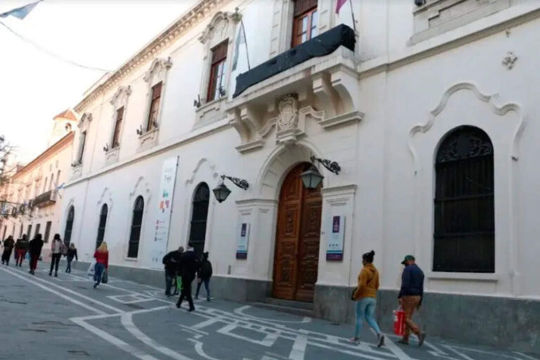 Procesan a dos docentes de Derecho de la UNC por presentar certificados falsos