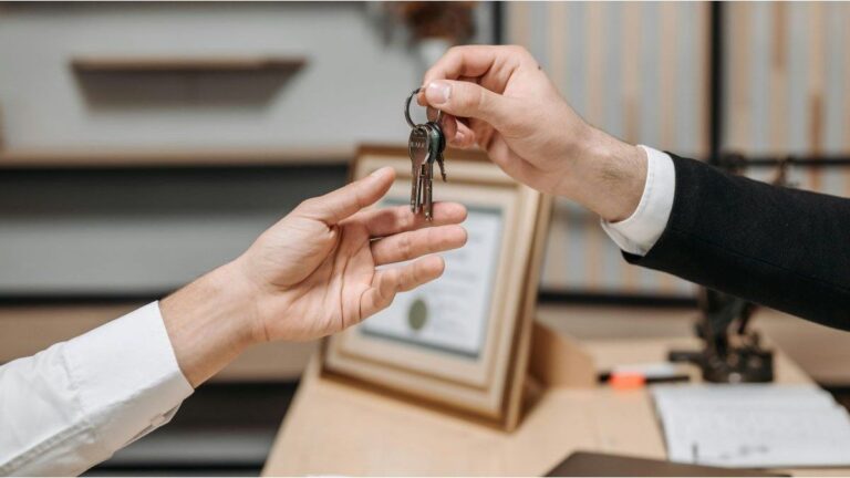 Por la suba del dólar, comprar una vivienda se encareció casi $7 millones