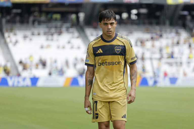 Un club español inició gestiones por Ezequiel Zeballos, marginado en el Boca de Russo