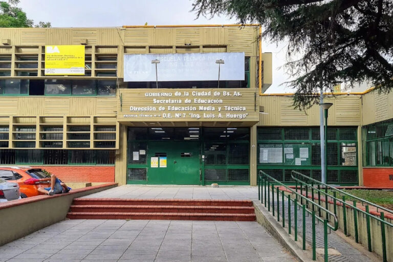 Caballito: protesta en la escuela Huergo por una seguidilla de robos