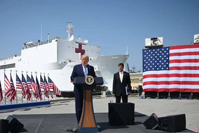 Trump anunció el despliegue de un submarino y un crucero adicionales en el Caribe