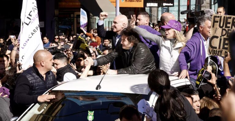 Lomas de Zamora. Vecinos repudiaron la visita de Milei