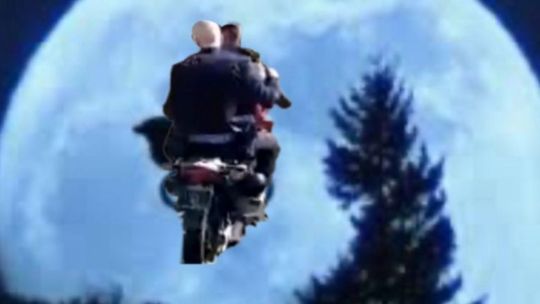 Diluvio de memes de José Luis Espert en moto tras el ataque a Javier Milei en Lomas de Zamora