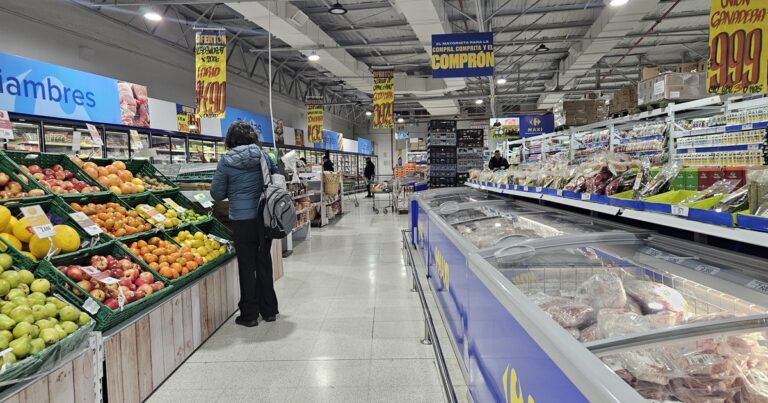 Efecto dólar? Pese al consumo planchado, los alimentos subieron 3% en agosto