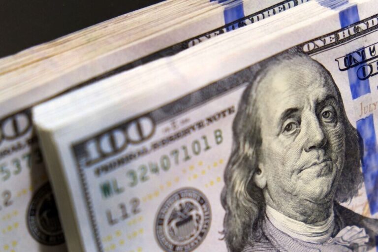 Subió el dólar a pesar de mayores controles