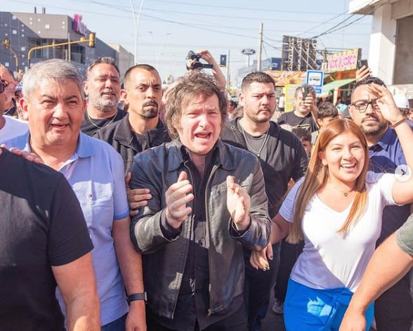 Milei vuelve al conurbano bonaerense de la mano de un puntero del PJ y con seguridad reforzada