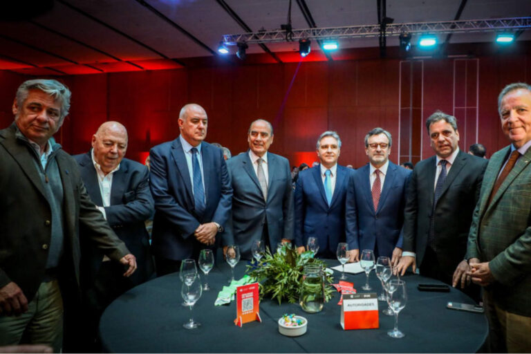 En el Coloquio de la UIC, Llaryora dijo que bajará Ingresos Brutos a Pymes de Córdoba