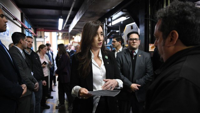 El incómodo momento que vivió Victoria Villarruel durante una visita a una fábrica