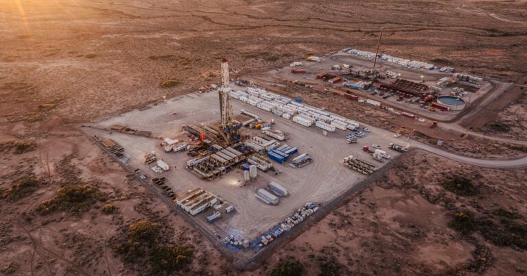 El dólar y el riesgo país «por ahora» no impactan en Vaca Muerta, pero temen que se extienda el «pánico» pos elecciones