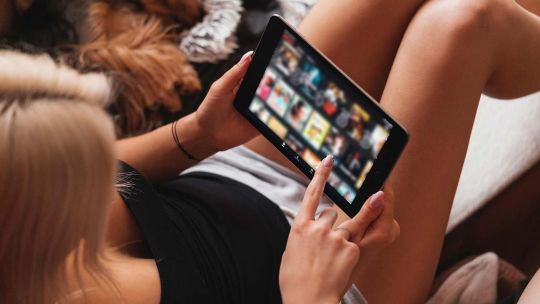 Argentina sube en el ranking de consumo de pornografía y las mujeres miran más que los hombres